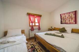 Отель JELA NATURAL RESORT Rožaje Трехместный номер с собственной ванной комнатой-20